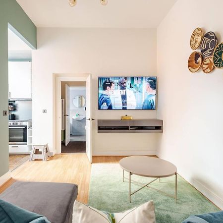 Stylish Flat In Central Location With Free Parking Swindon Esterno foto