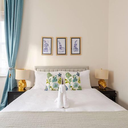 Stylish Flat In Central Location With Free Parking Swindon Esterno foto