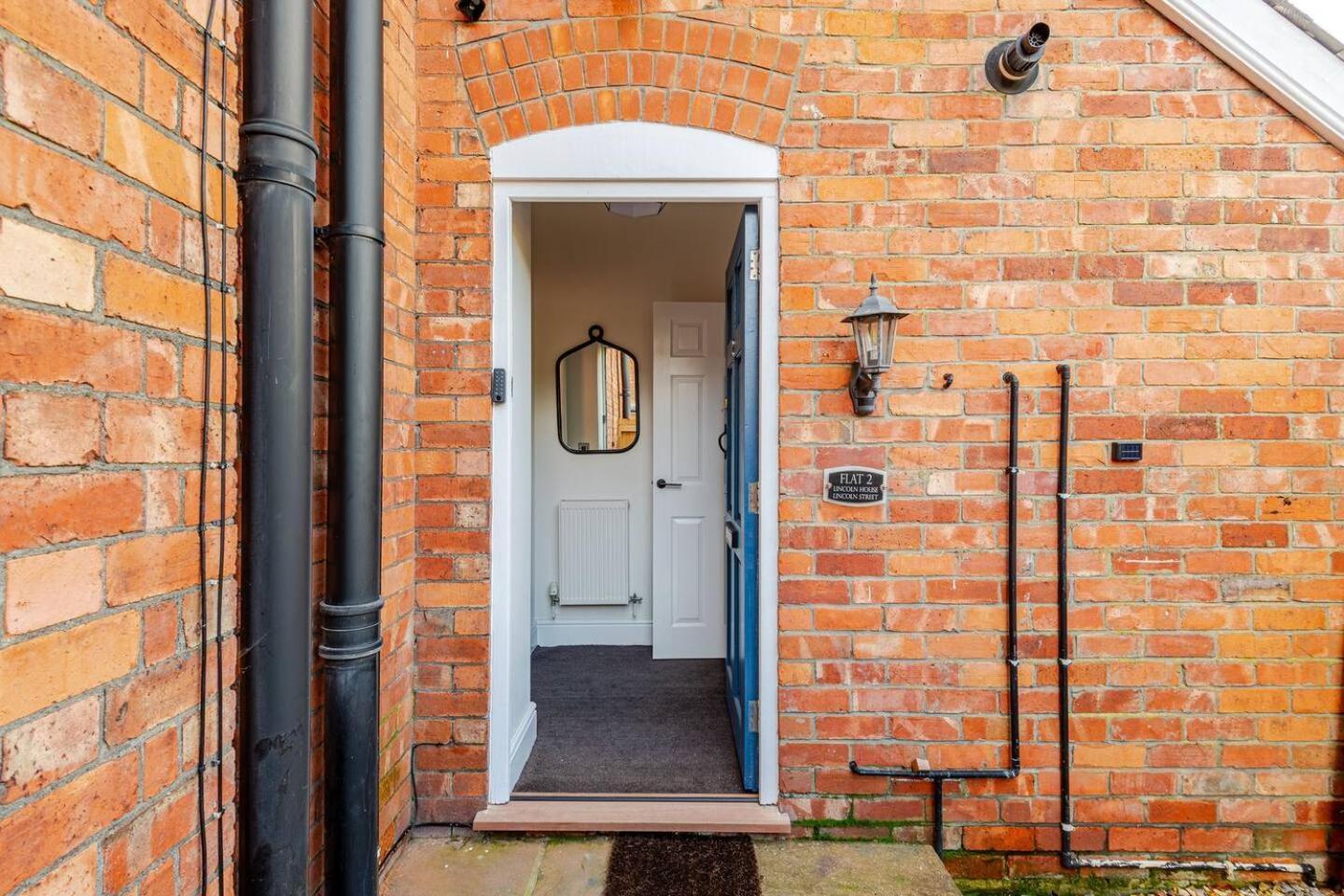 Stylish Flat In Central Location With Free Parking Swindon Esterno foto