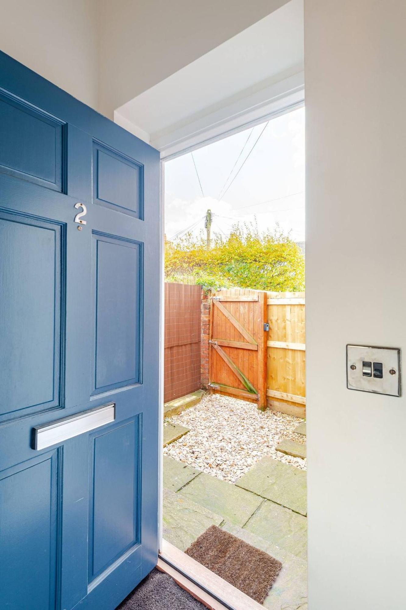 Stylish Flat In Central Location With Free Parking Swindon Esterno foto